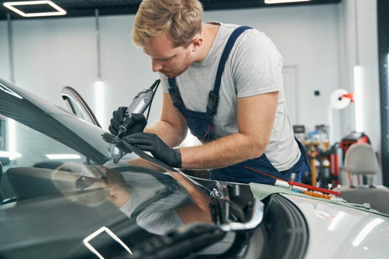Why Mobile Windshield Repair and Replacement is Convenient?