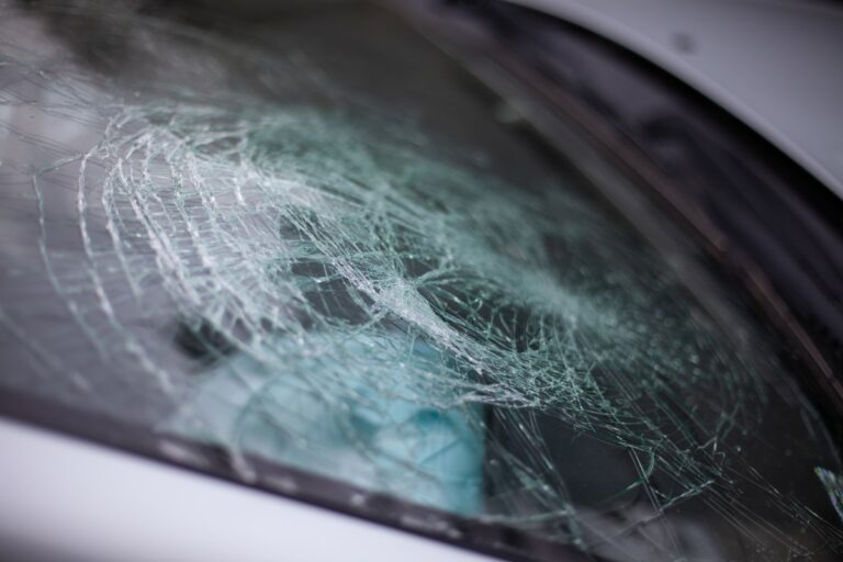 The Pros and Cons Of Auto Glass Repair And Replacement