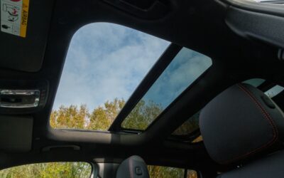 Sunroof Auto Glass Repair in Houston: Ensuring a Clear View under the Texan Skies
